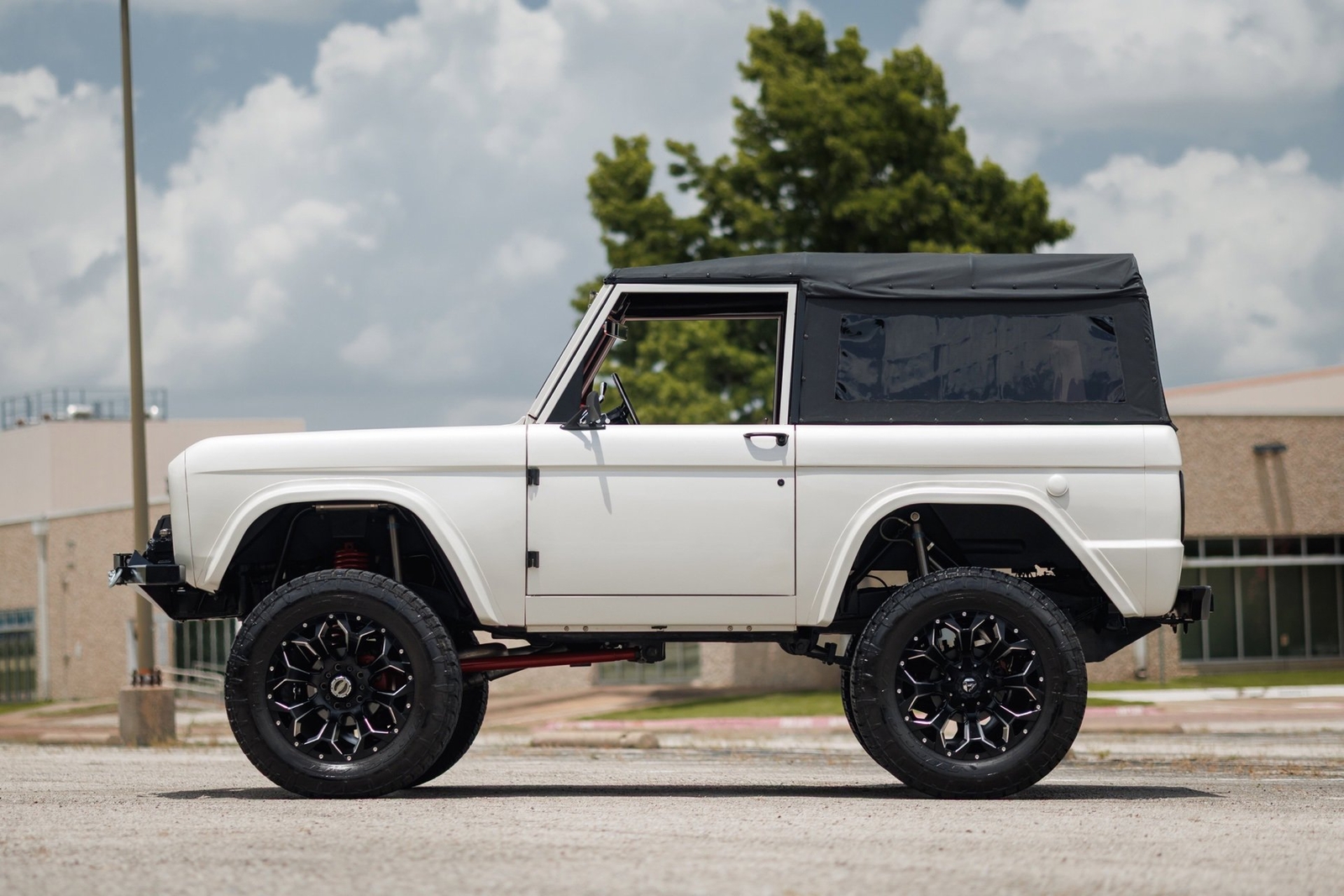 Ford-Bronco-1971-SUV-17