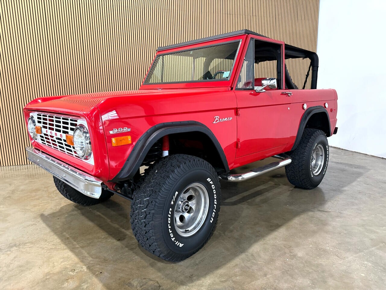 Ford-Bronco-1971-SUV-2