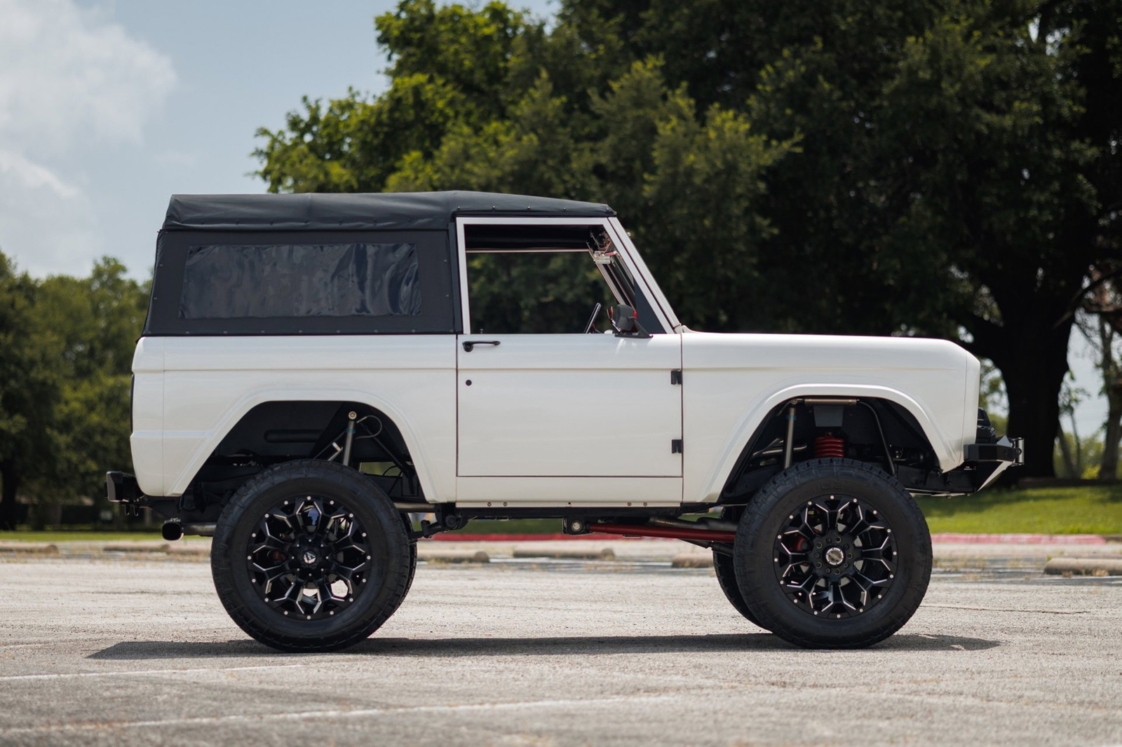 Ford-Bronco-1971-SUV-21