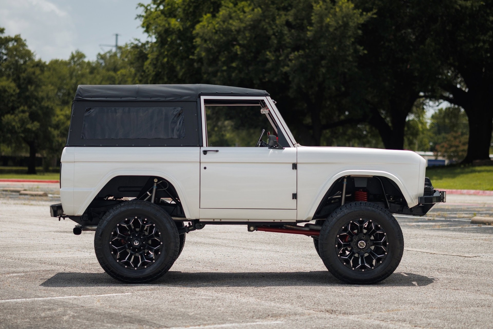 Ford-Bronco-1971-SUV-22