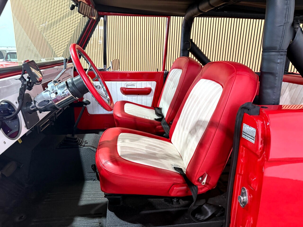 Ford-Bronco-1971-SUV-23