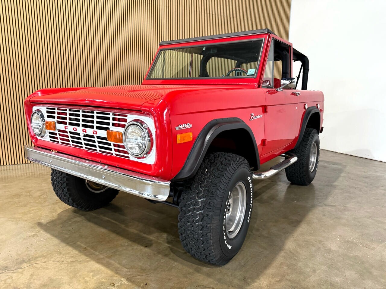 Ford-Bronco-1971-SUV-3