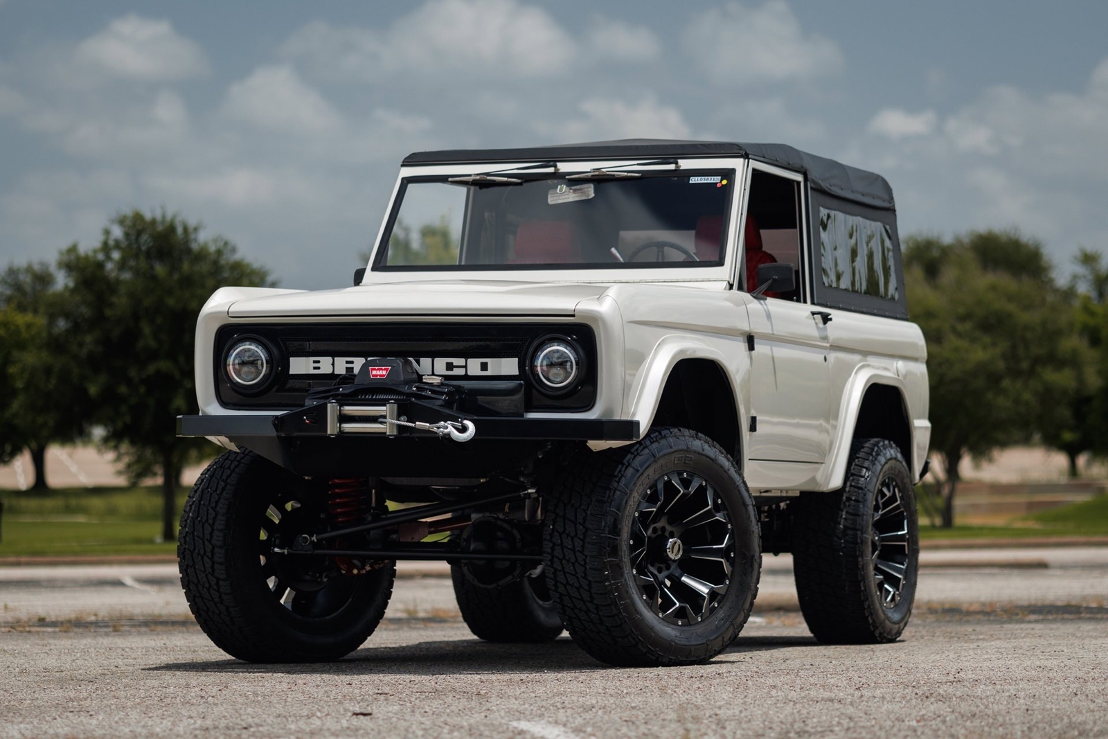 Ford-Bronco-1971-SUV-3