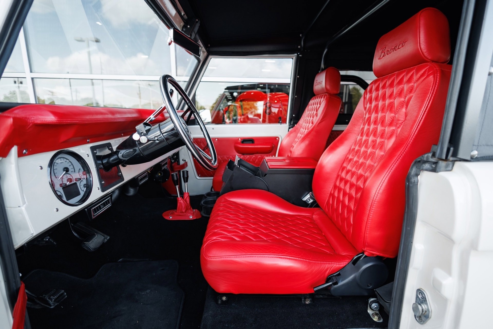 Ford-Bronco-1971-SUV-34
