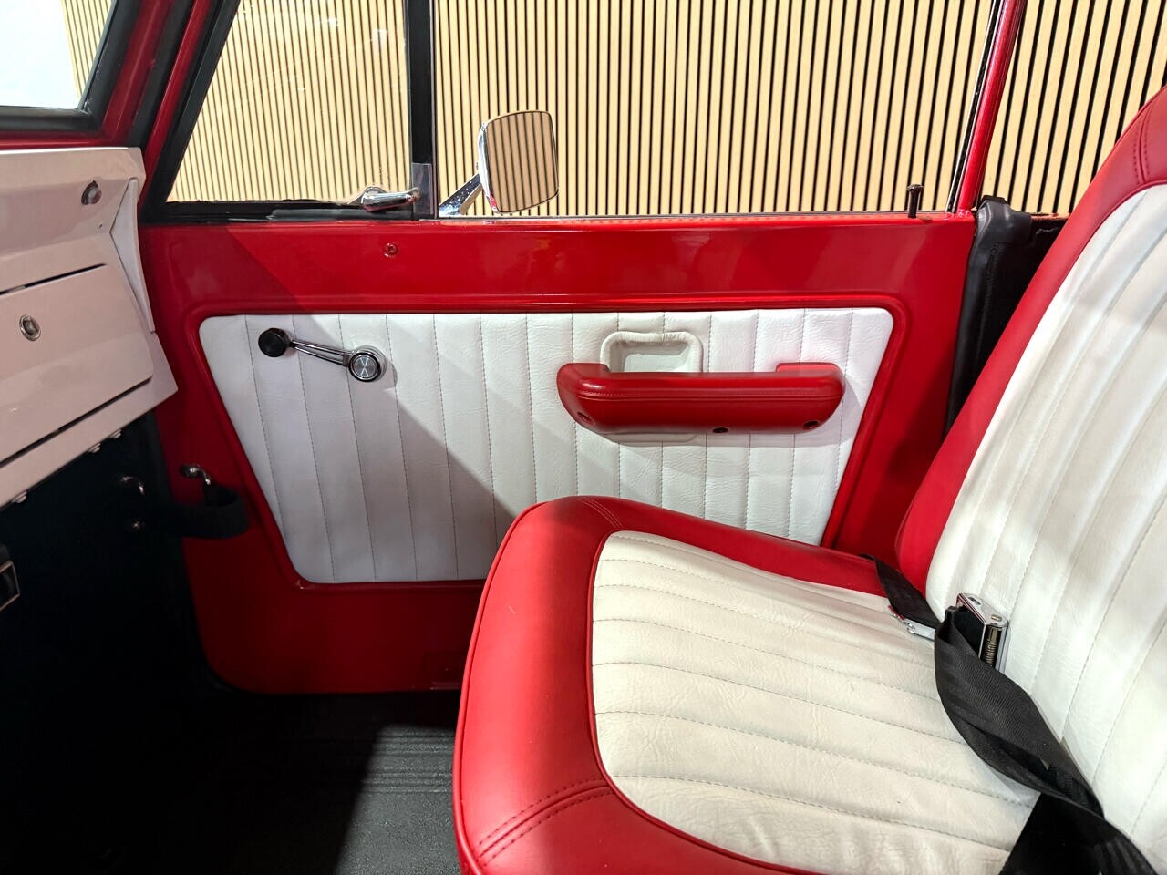 Ford-Bronco-1971-SUV-35
