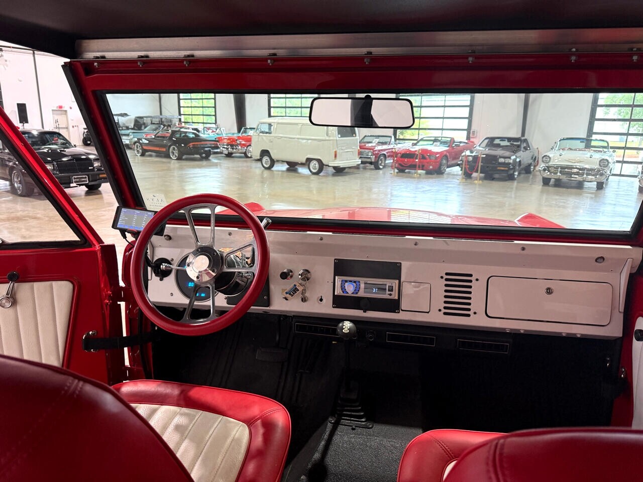 Ford-Bronco-1971-SUV-36