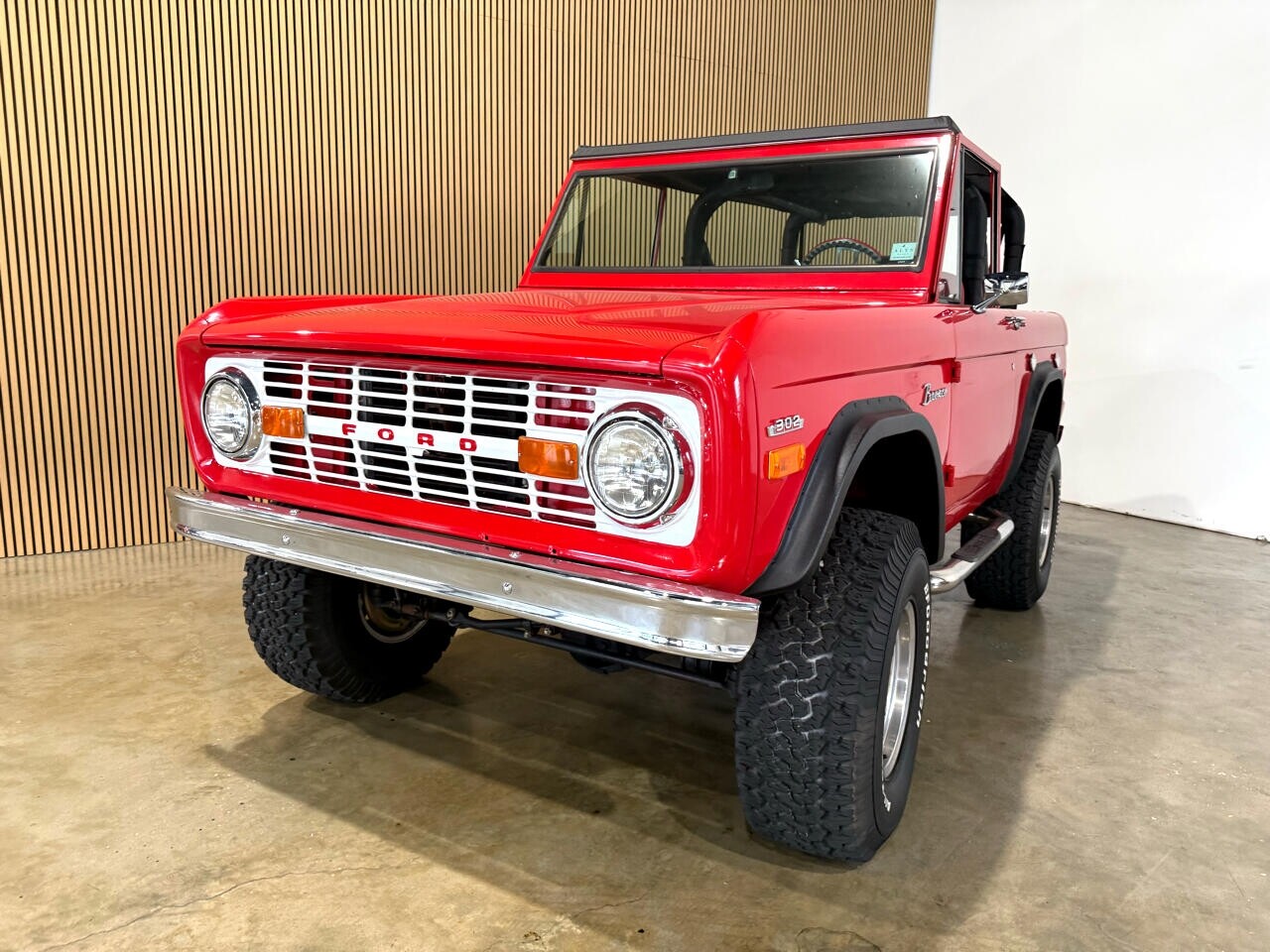 Ford-Bronco-1971-SUV-4