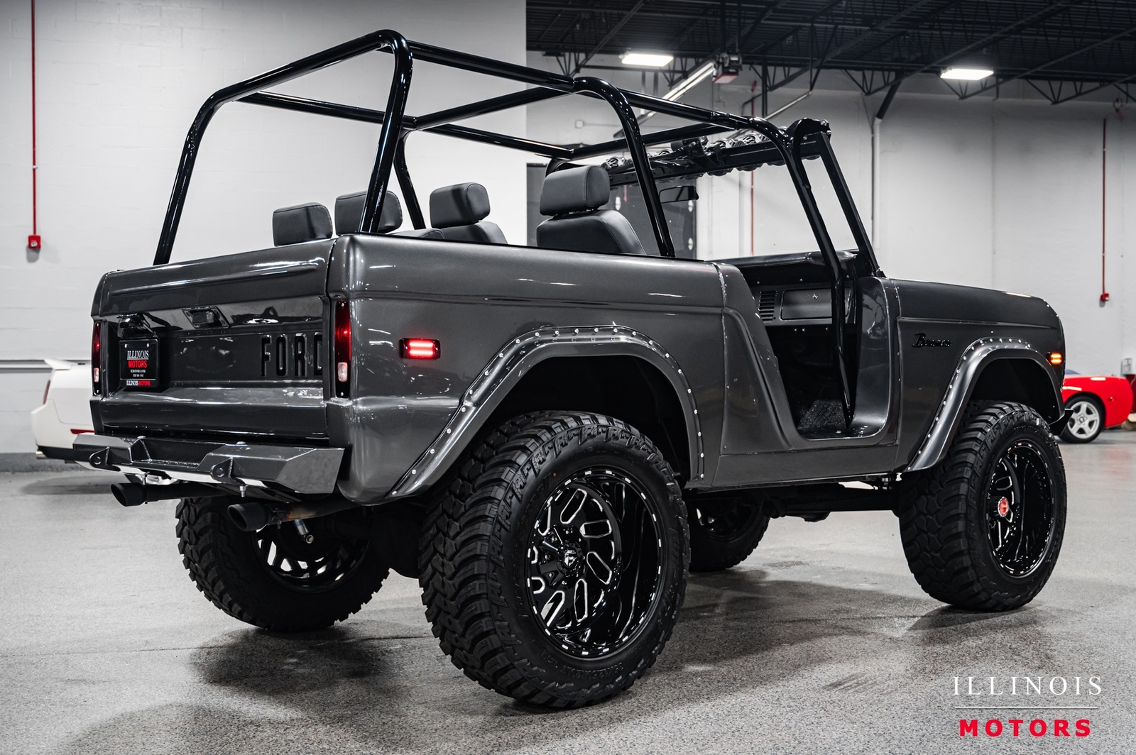 Ford-Bronco-1971-SUV-4