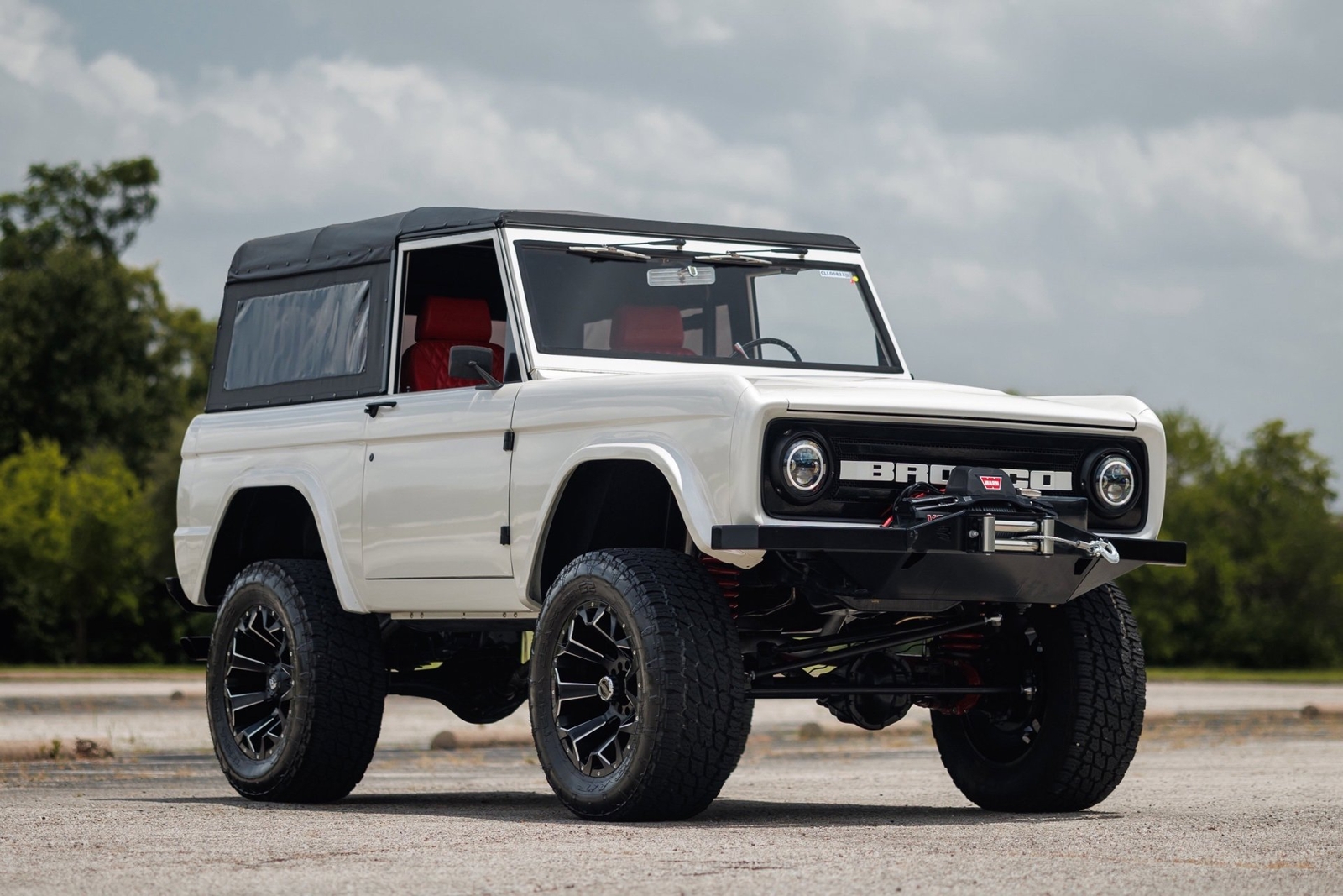 Ford-Bronco-1971-SUV-4