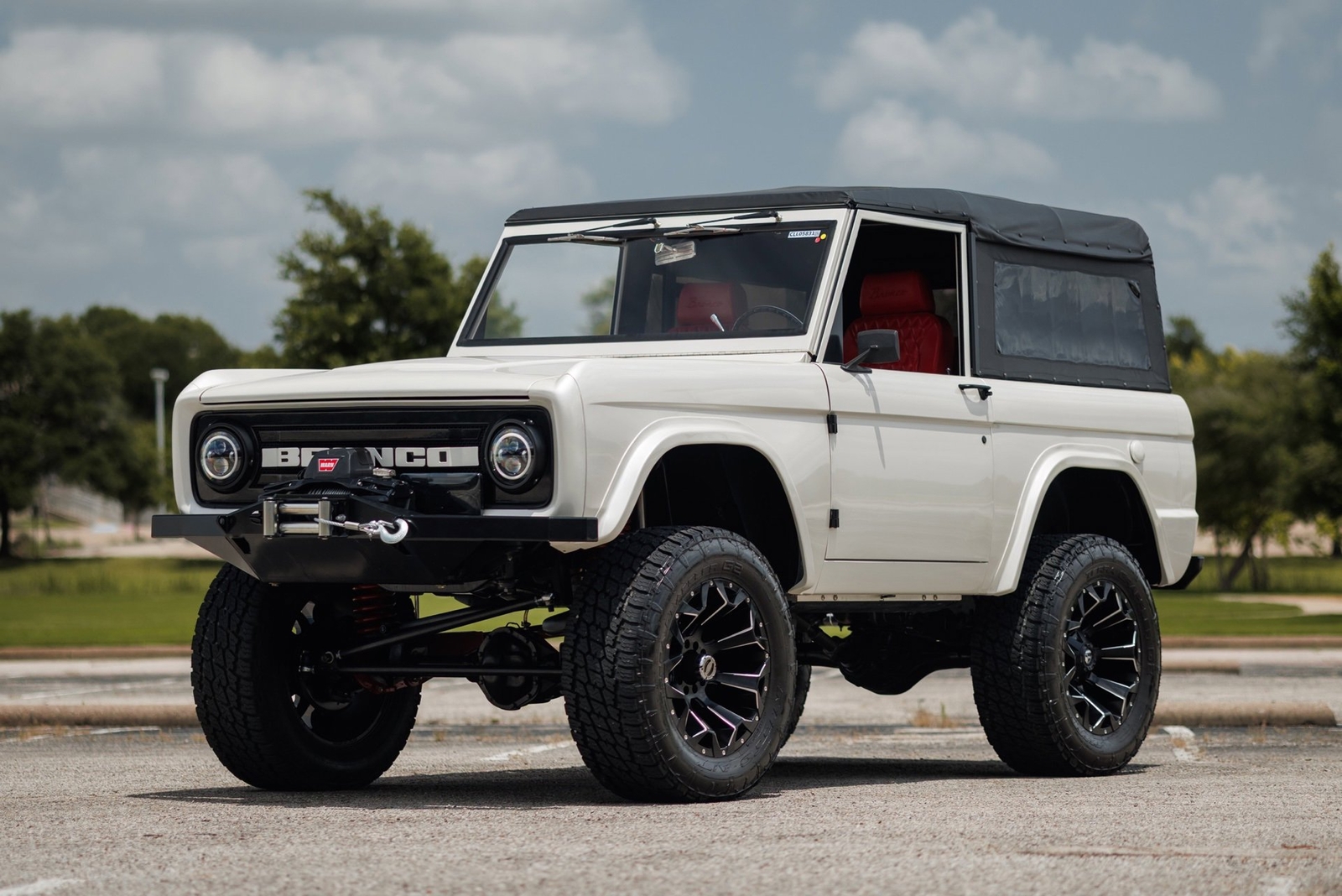 Ford-Bronco-1971-SUV-6