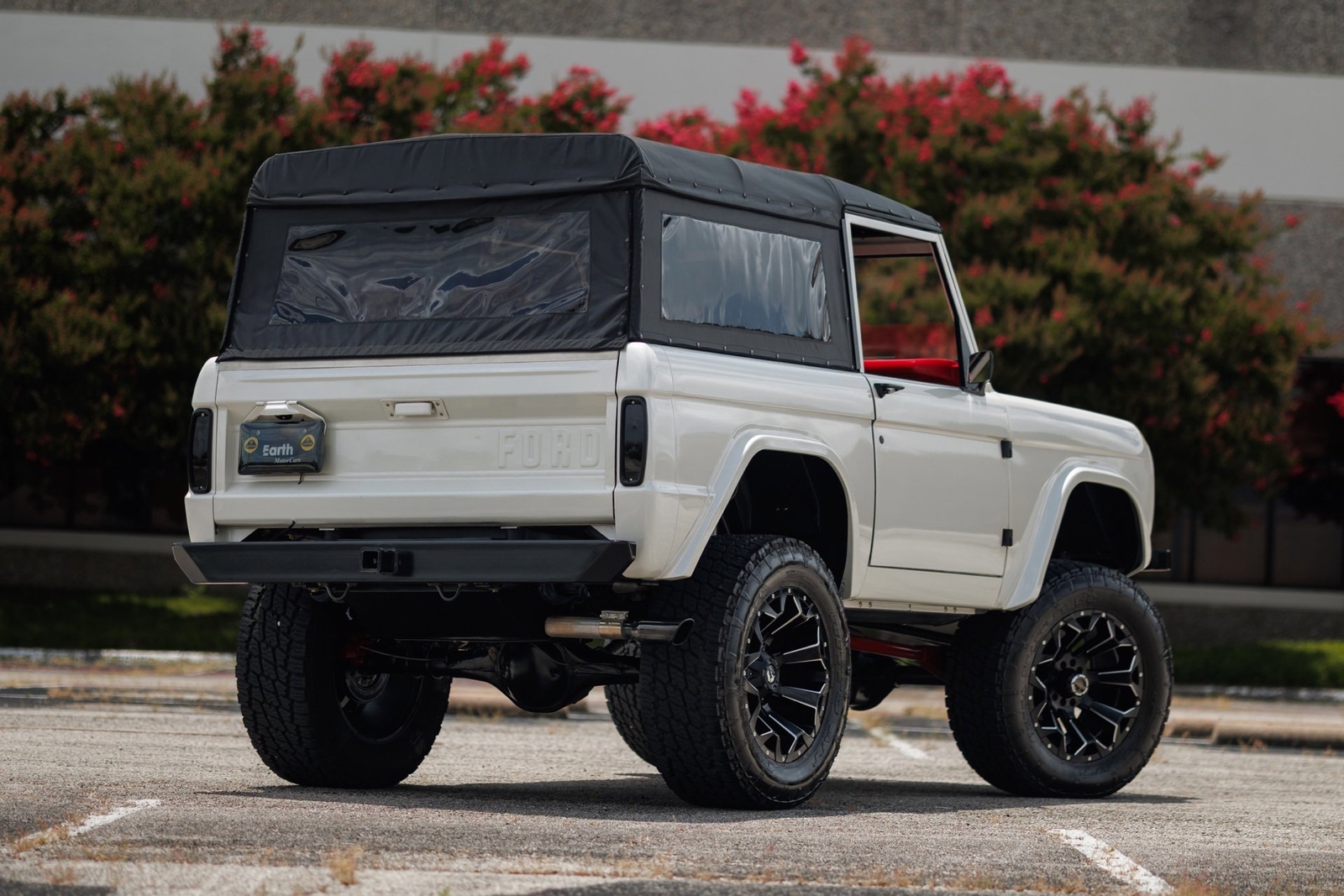 Ford-Bronco-1971-SUV-9