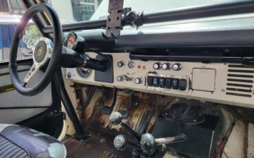 Ford-Bronco-1971-white-6