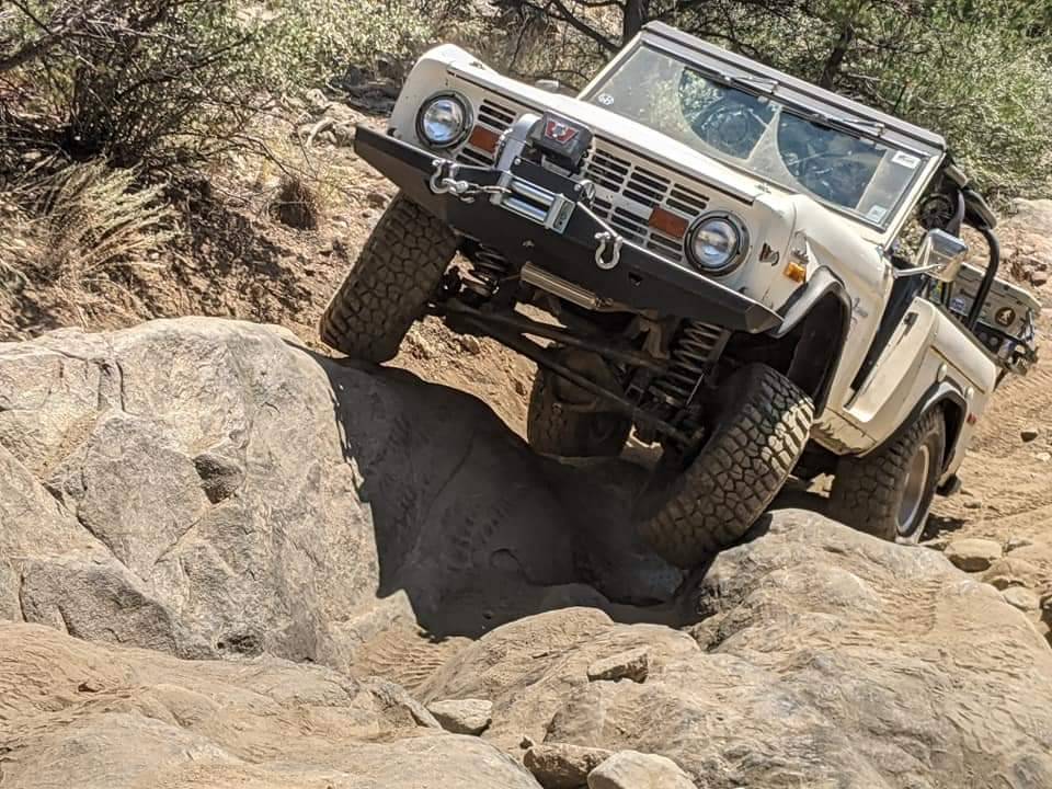 Ford-Bronco-1971-white-8