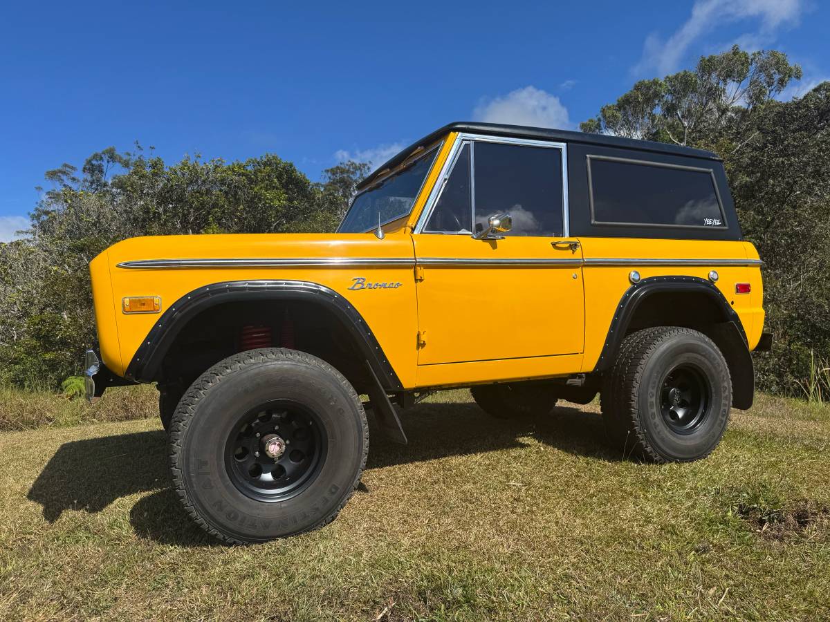 Ford Bronco  1972 yellow