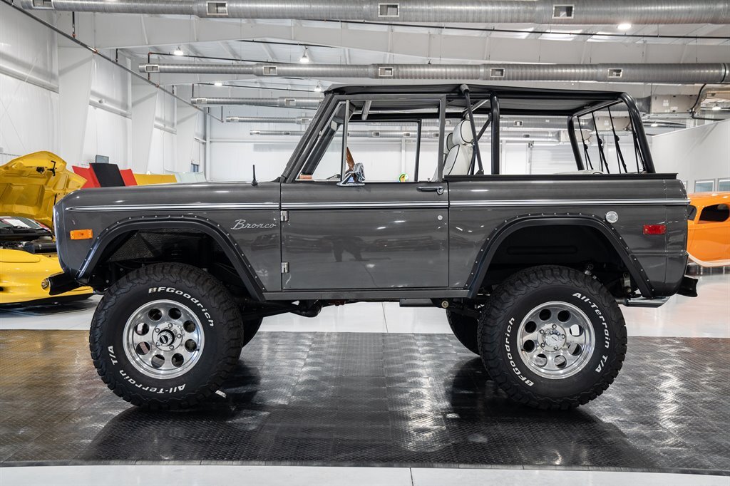Ford-Bronco-1973-1