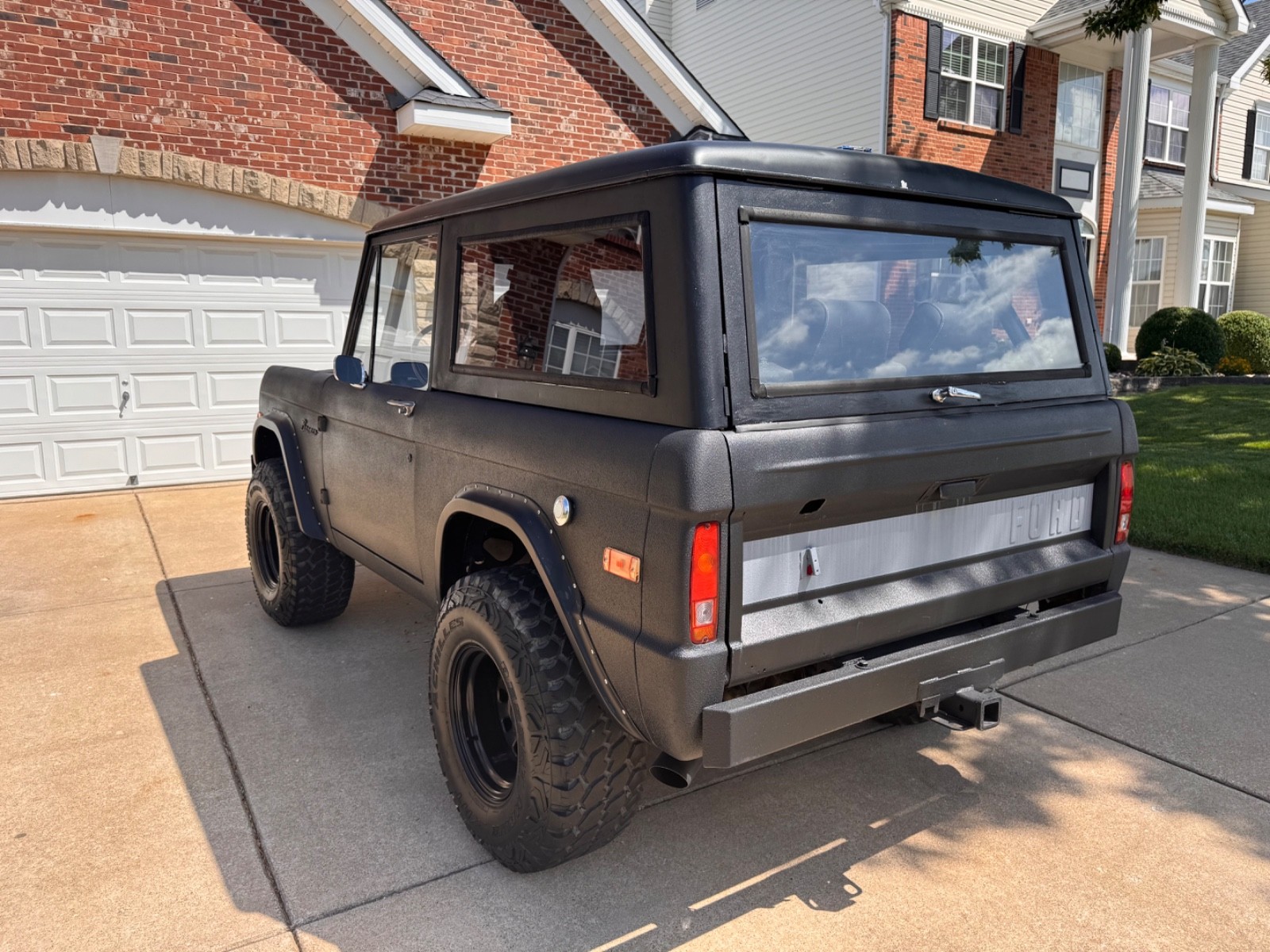 Ford-Bronco-1973-SUV-2