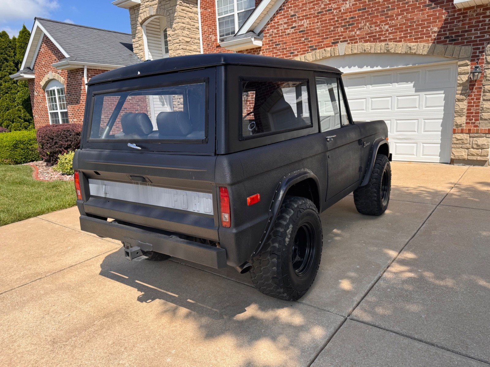 Ford-Bronco-1973-SUV-3
