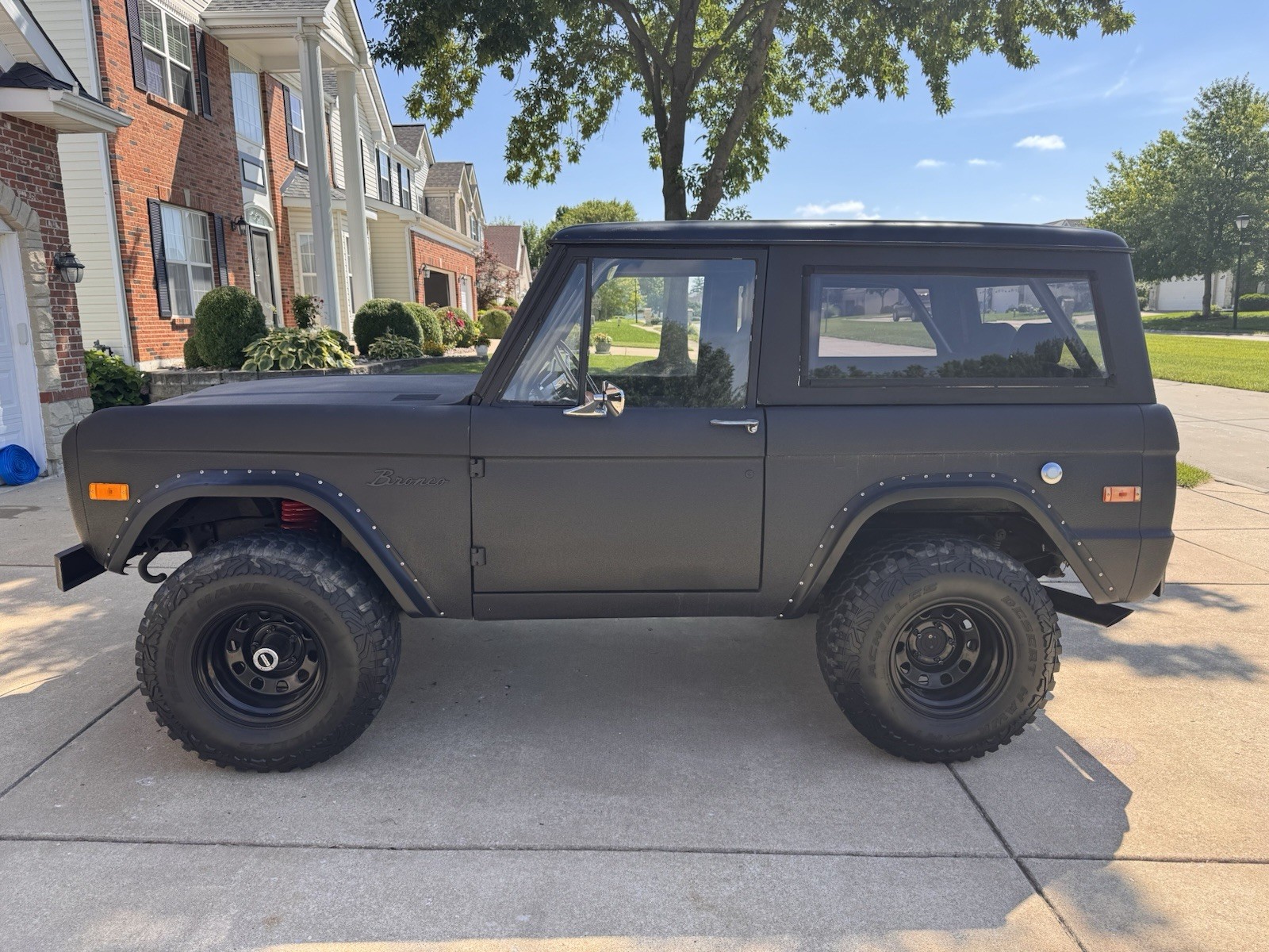 Ford-Bronco-1973-SUV-6