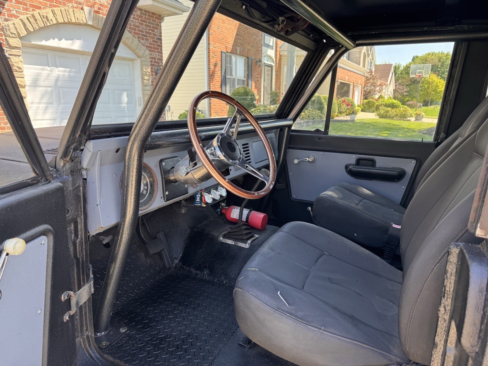 Ford-Bronco-1973-SUV-9
