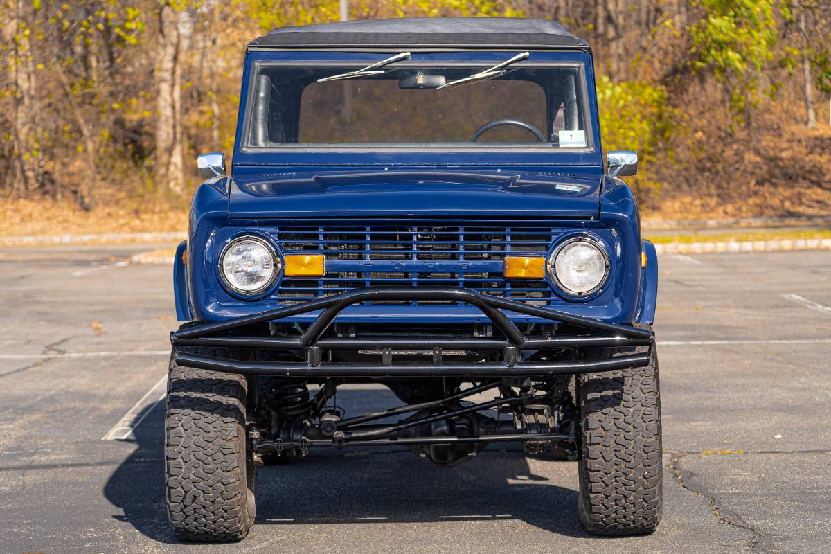 Ford-Bronco-1973-blue-1