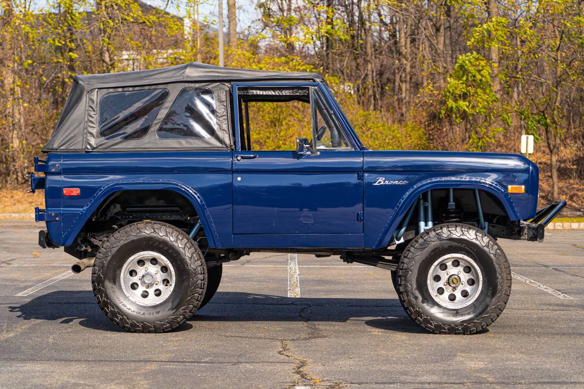 Ford-Bronco-1973-blue-3
