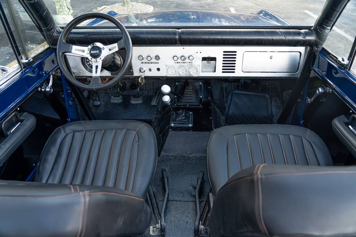 Ford-Bronco-1973-blue-6