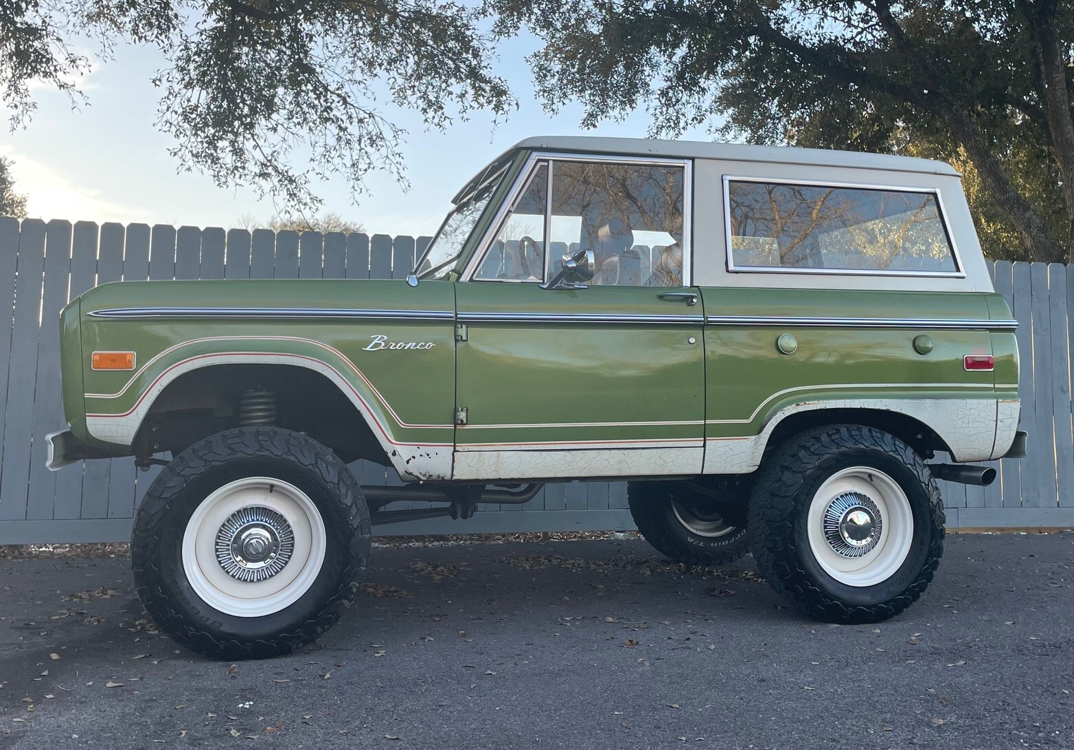 Ford-Bronco-1974-2