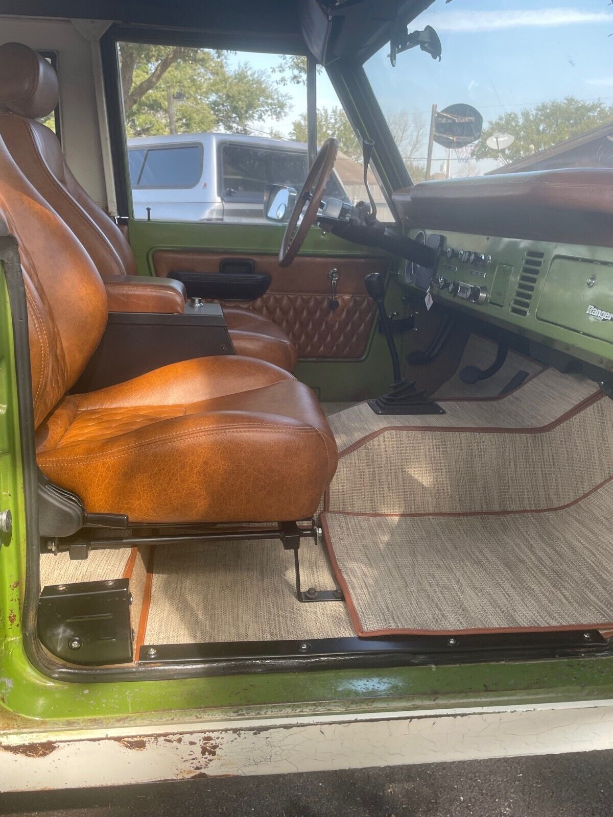 Ford-Bronco-1974-24