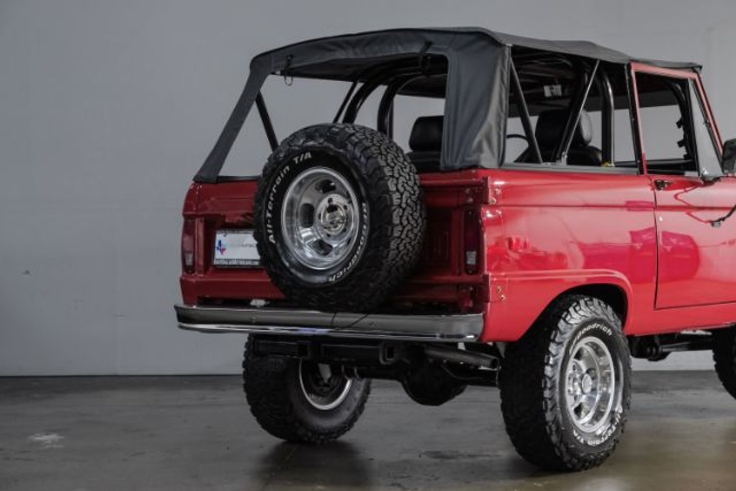 Ford-Bronco-1975-SUV-10