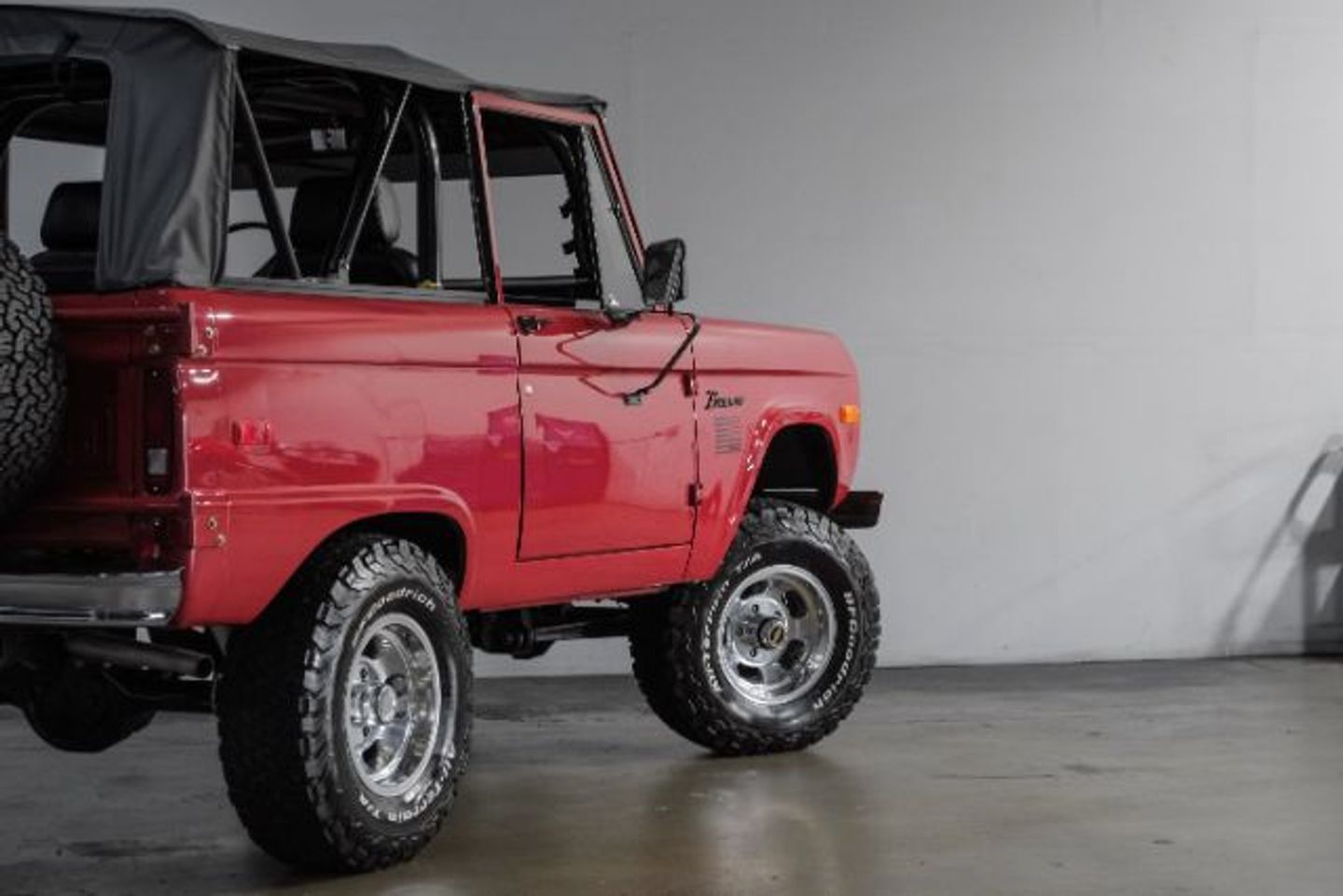 Ford-Bronco-1975-SUV-11