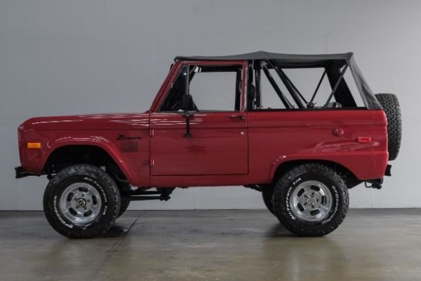 Ford-Bronco-1975-SUV-14