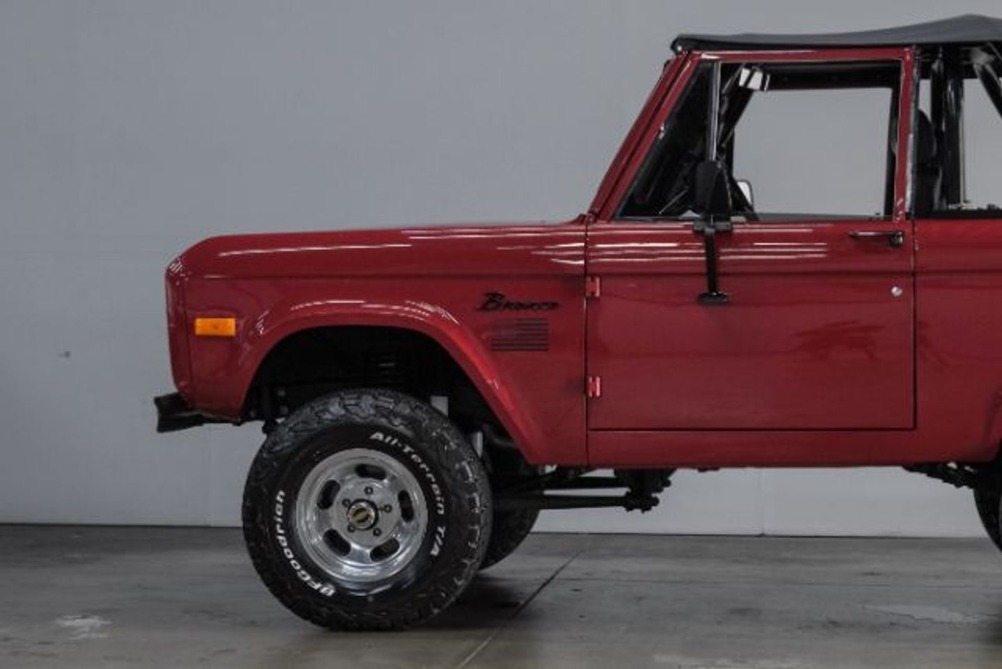 Ford-Bronco-1975-SUV-15