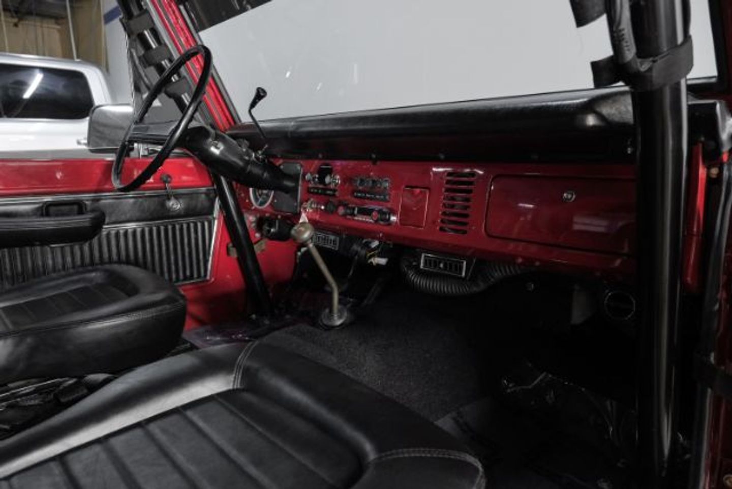 Ford-Bronco-1975-SUV-17