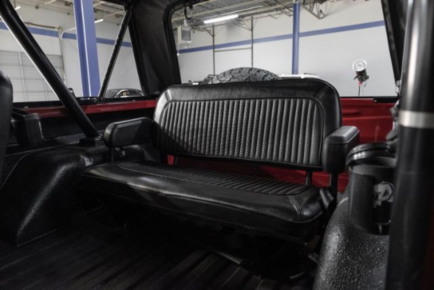 Ford-Bronco-1975-SUV-25