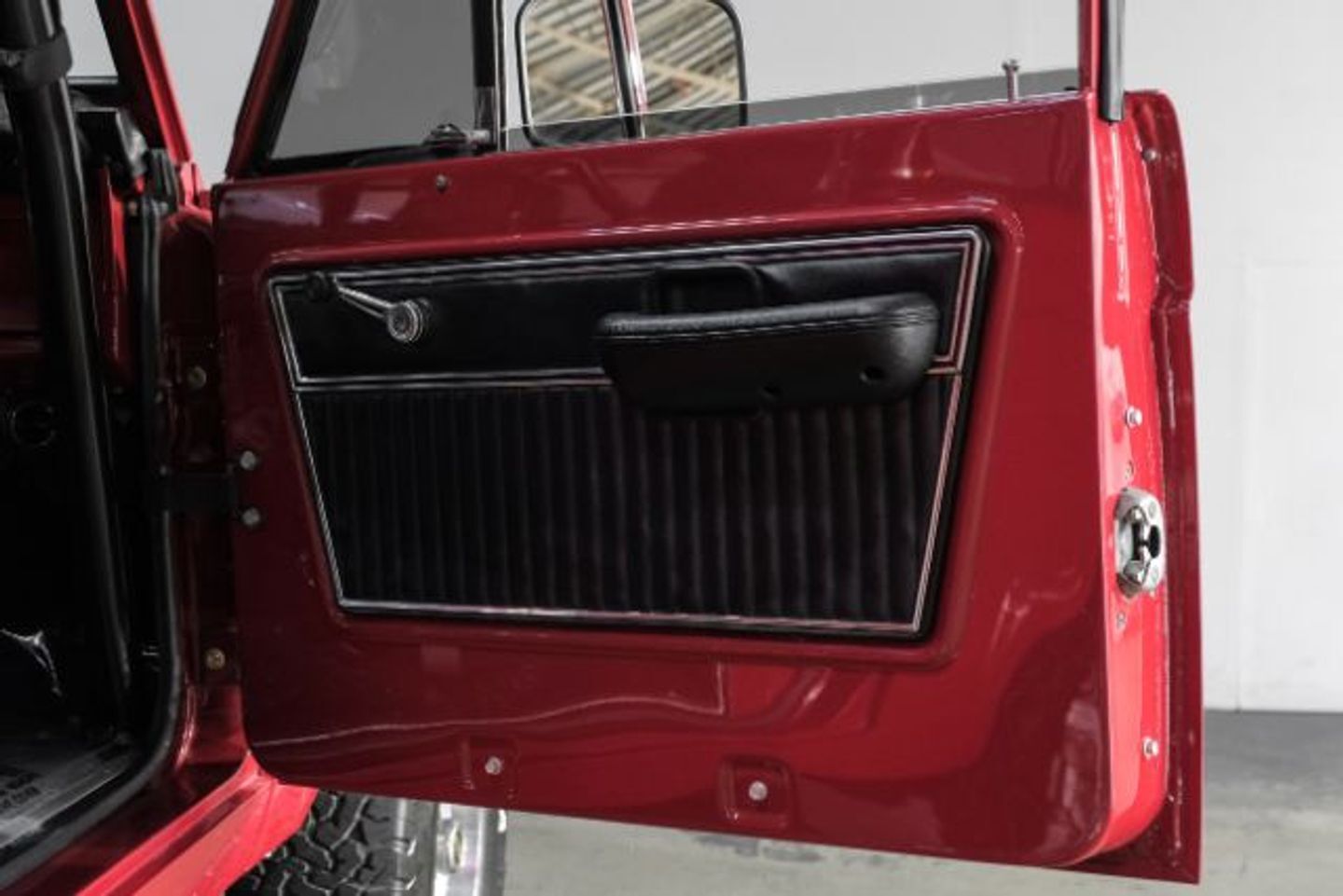 Ford-Bronco-1975-SUV-32