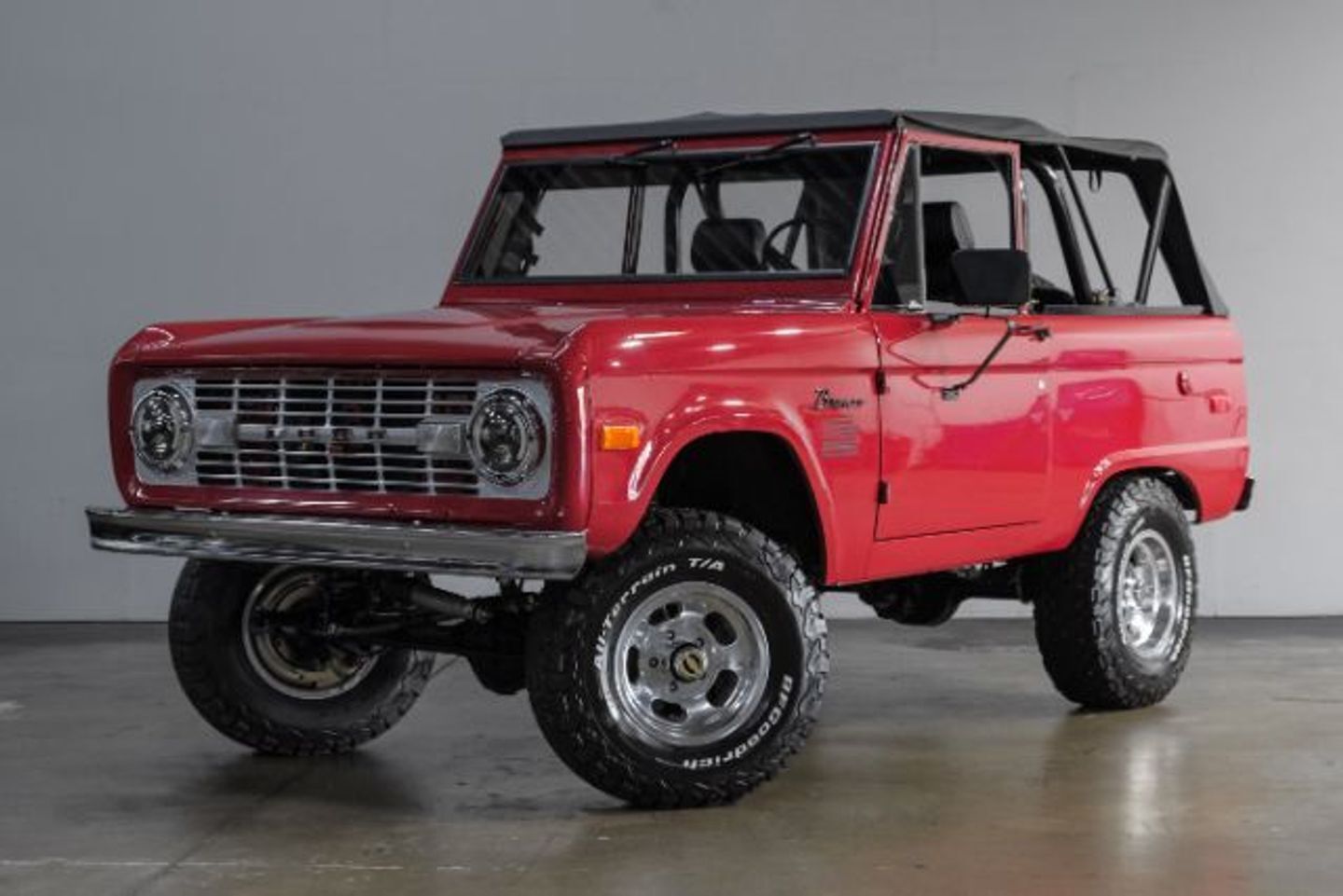 Ford-Bronco-1975-SUV-5