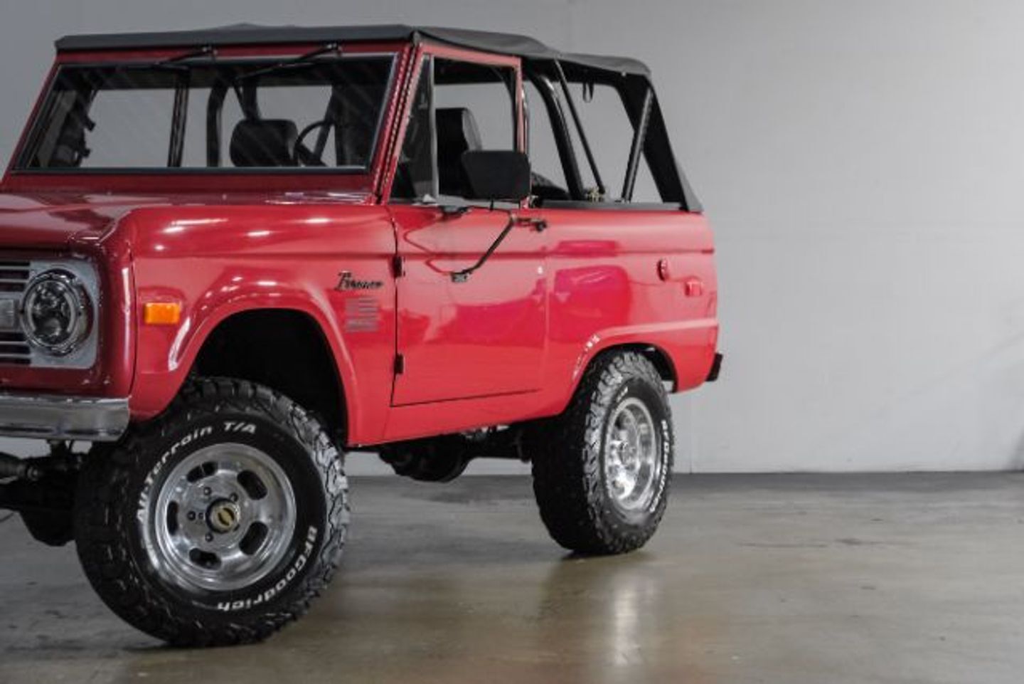 Ford-Bronco-1975-SUV-7