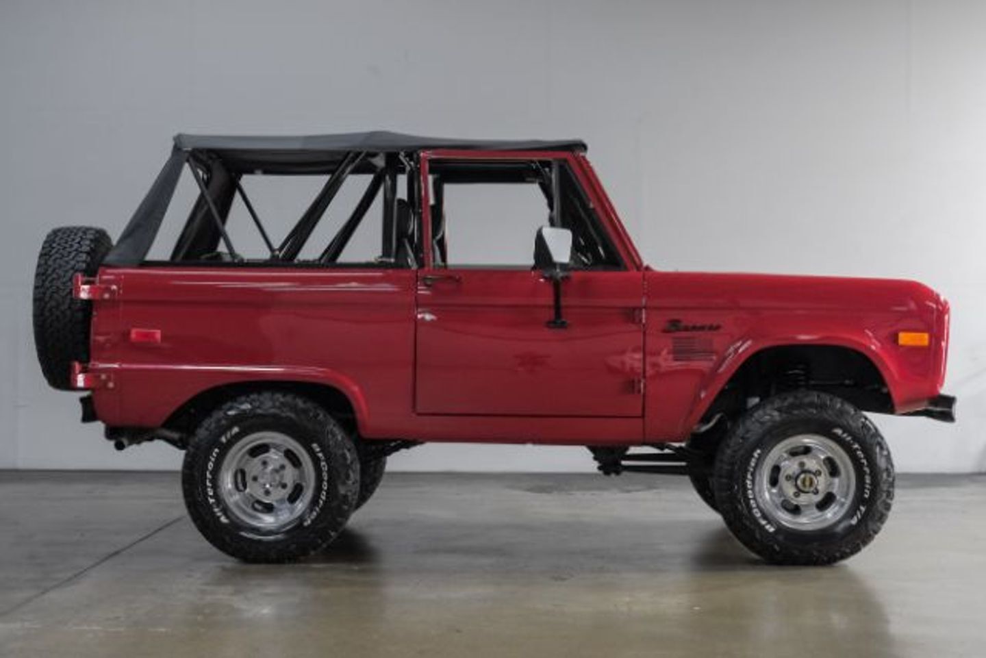 Ford-Bronco-1975-SUV-8