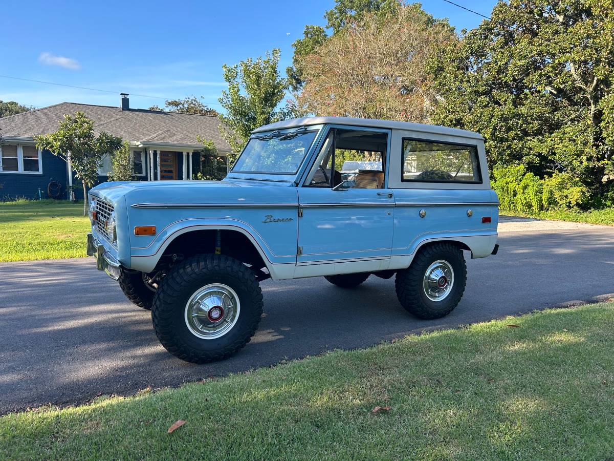 Ford Bronco  1975 blue