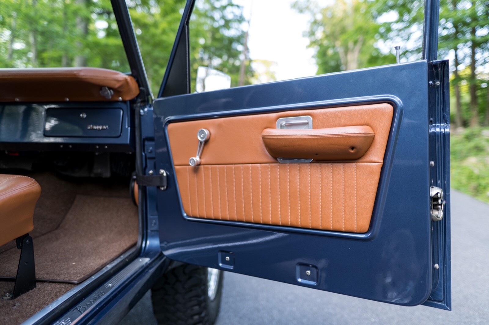 Ford-Bronco-1976-Convertible-26