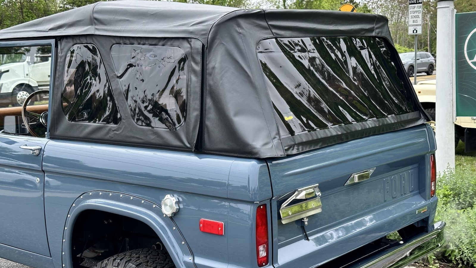 Ford-Bronco-1976-Convertible-3