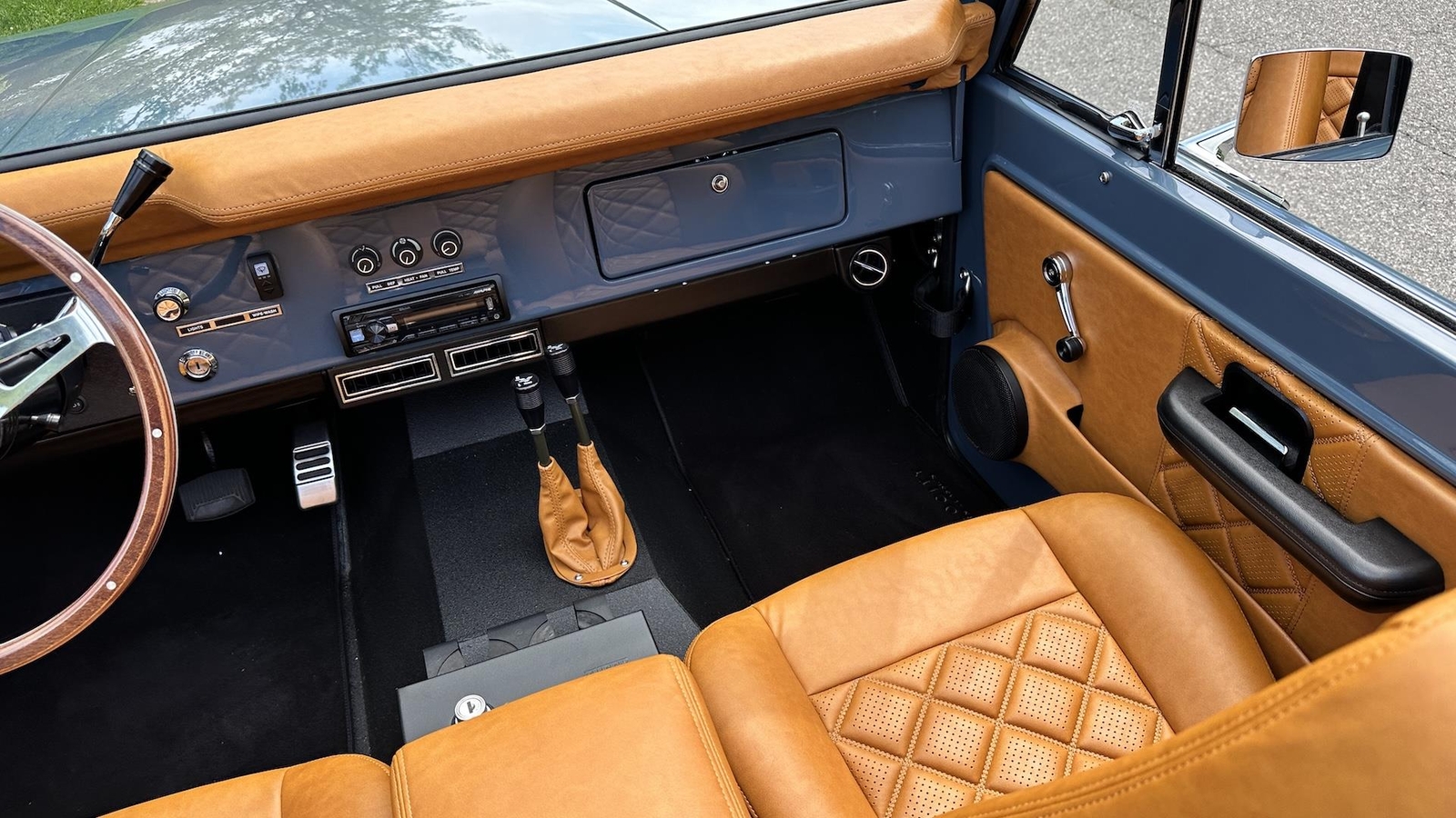 Ford-Bronco-1976-Convertible-34