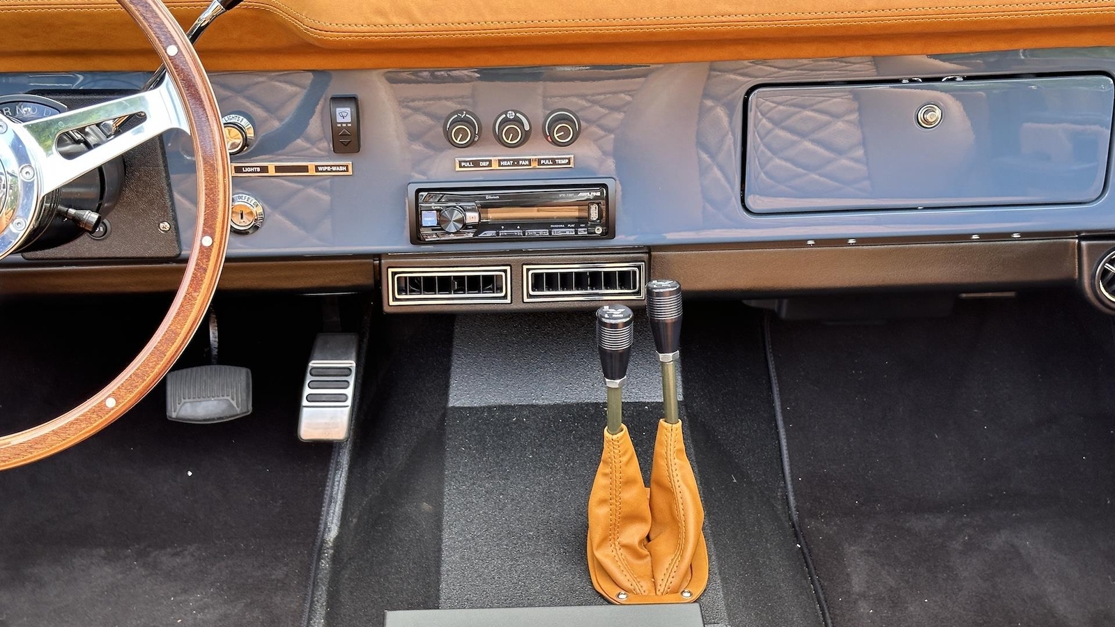 Ford-Bronco-1976-Convertible-35