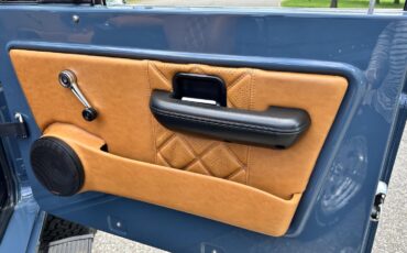 Ford-Bronco-1976-Convertible-37