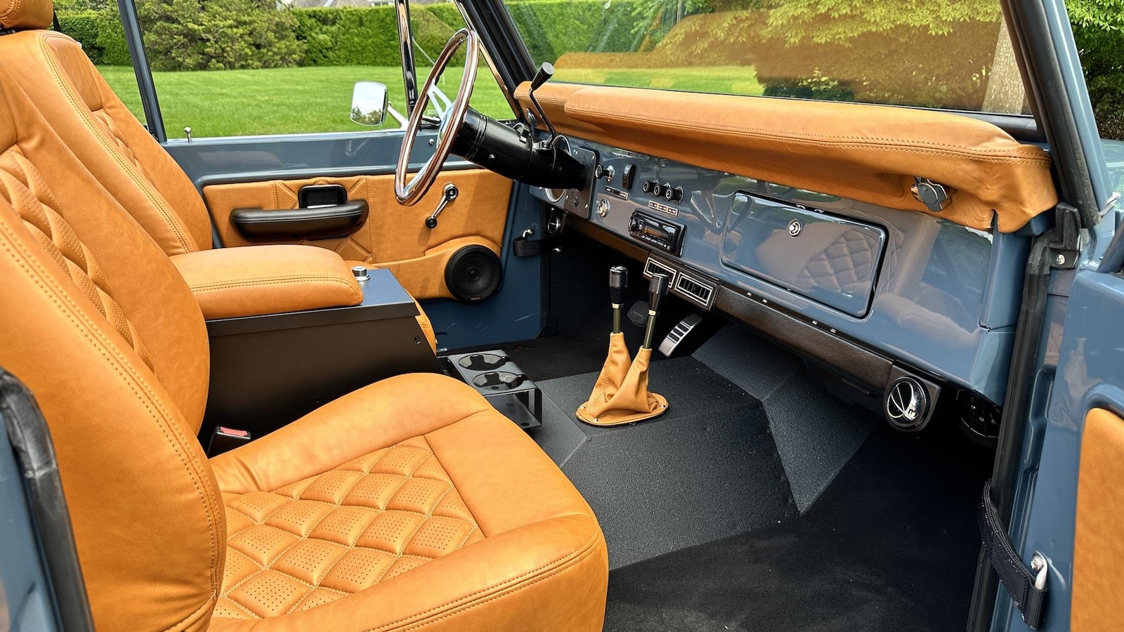 Ford-Bronco-1976-Convertible-38