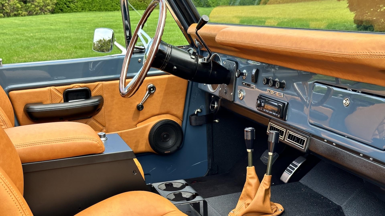 Ford-Bronco-1976-Convertible-39