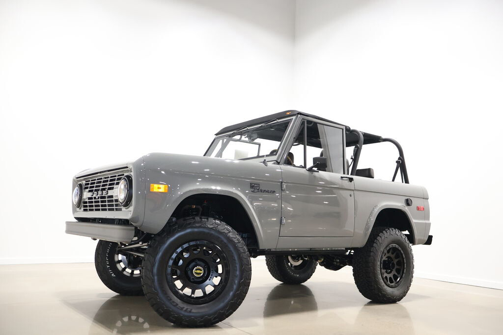 Ford-Bronco-1976-SUV-1