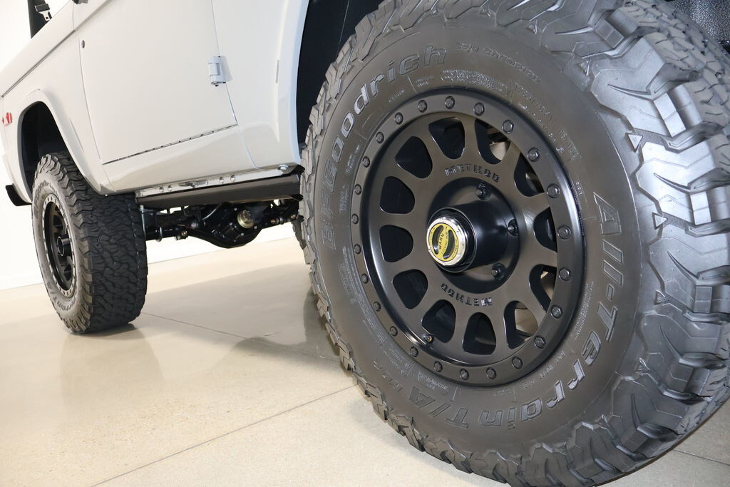 Ford-Bronco-1976-SUV-14