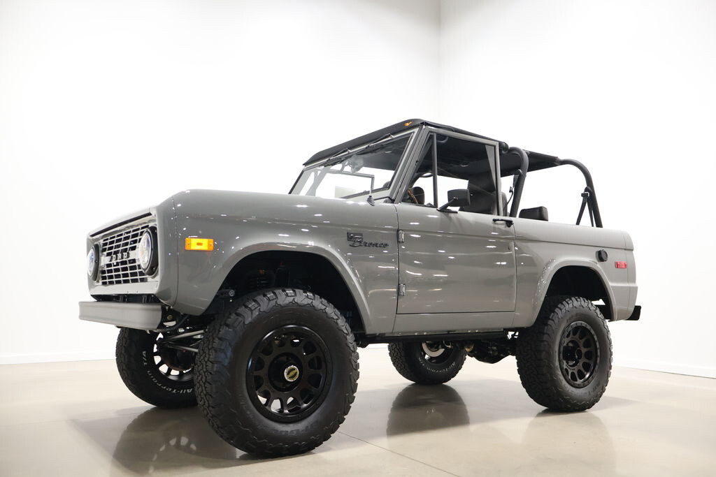 Ford-Bronco-1976-SUV-2
