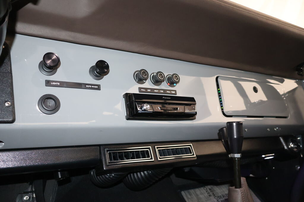 Ford-Bronco-1976-SUV-22